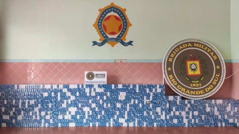 Brigada Militar apreende 1217 pacotes de cigarros contrabadeados em Tiradentes do Sul