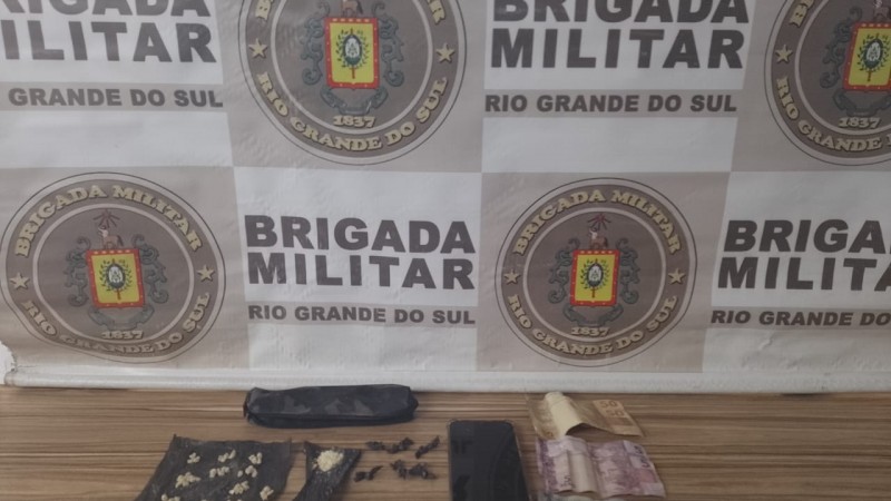 Drogas e dinheiro apreendidos 