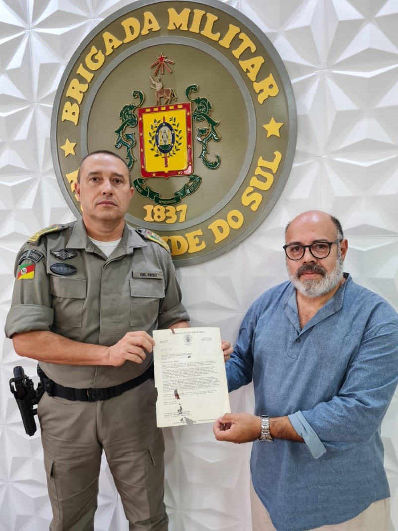 Carta que marca contato inicial com o PROERD no Rio Grande do Sul é entregue ao acervo histórico do PROERD