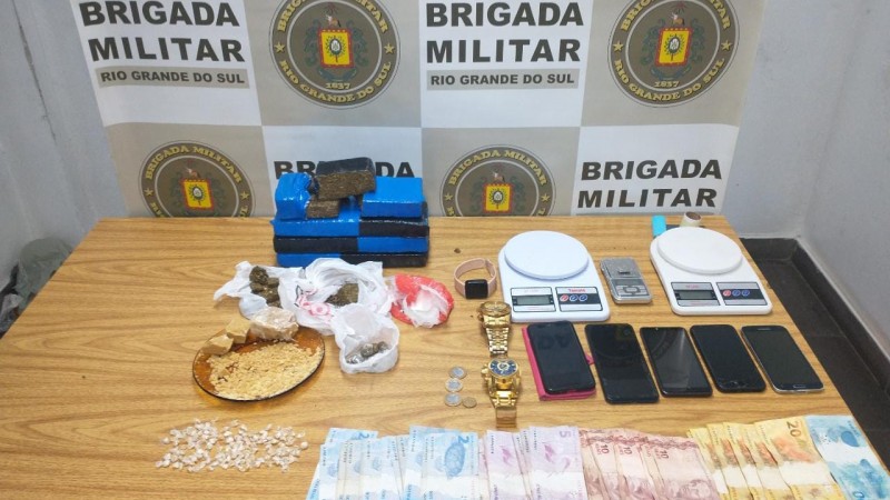 BM prende 5 indiv&iacute;duos com mais de tr&ecirc;s quilos de drogas em Canoas