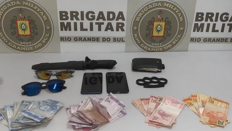 Trio &eacute; preso por roubo de ve&iacute;culo em Gravata&iacute;
