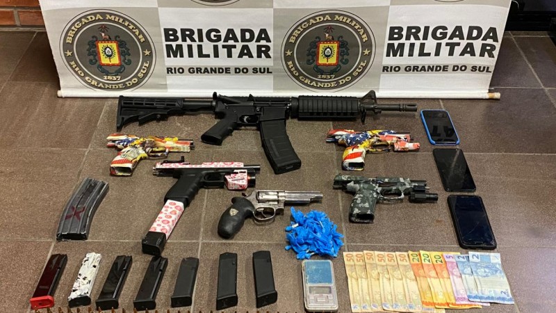 1º BPM apreende fuzil e armas em Porto Alegre - Brigada Militar