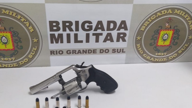 Arma de fogo e muni&ccedil;&otilde;es apreendidas