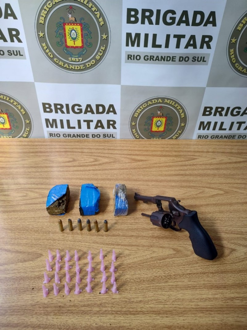 Apreens&atilde;o de drogas e arma 15&ordm; BPM