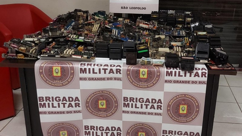 Brigada Militar de São Leopoldo fecha casa de jogos de azar (4)