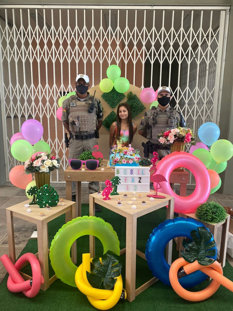 Anivers&aacute;rio surpresa a menina