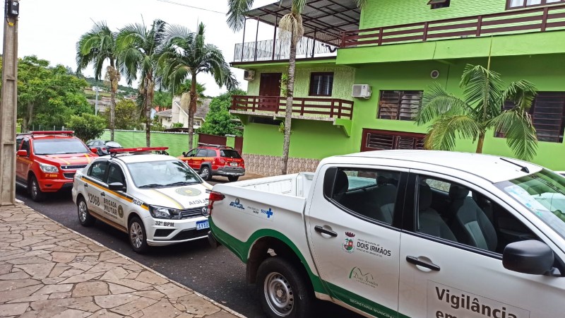 Viatura da Brigada Militar, do Corpo de Bombeiros e da Vigilância Sanitária de Dois Irmãos