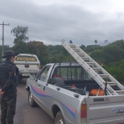Efetivo da Patrulha Ambiental de Montenegro realizando abordagem a veiculo durante o Plano Tático Operacional do CRPO Vale do Cai 