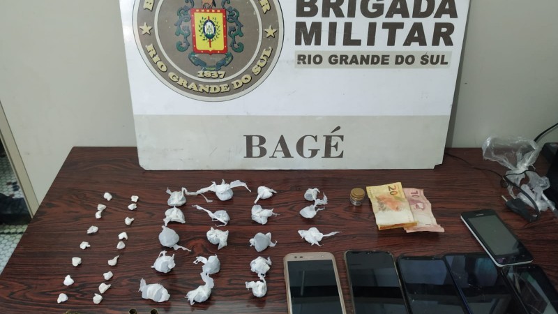 Drogas, dinheiro e celulares