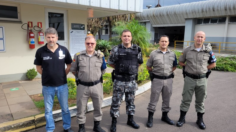 Comandante do 5º Batalhão de Policia Militar Visita a Companhia Brasileira de Cartuchos ( CBC ) em Montenegro RS