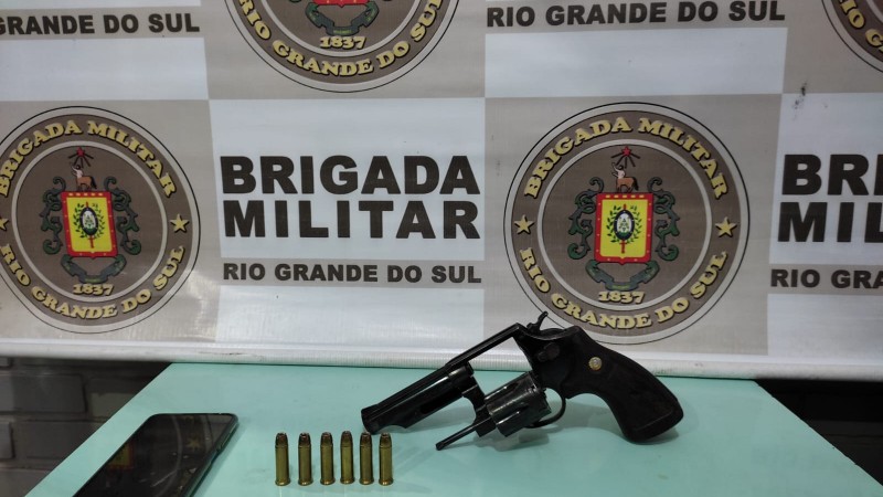 Homem &eacute; preso por porte ilegal de arma de fogo no bairro Restinga