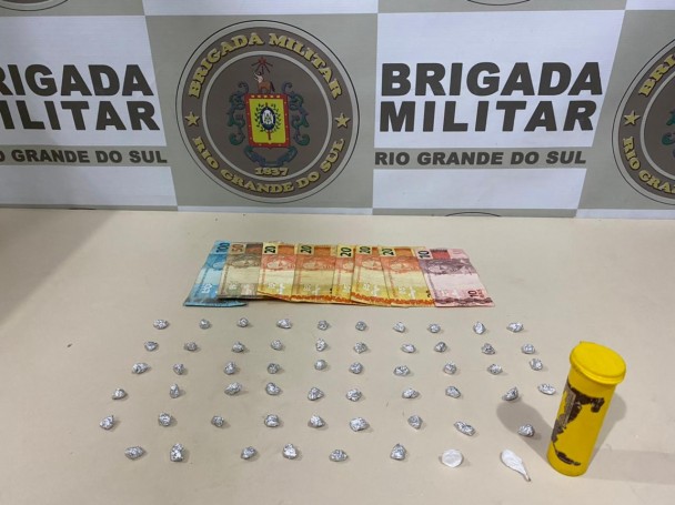 Drogas e dinheiro apreendido