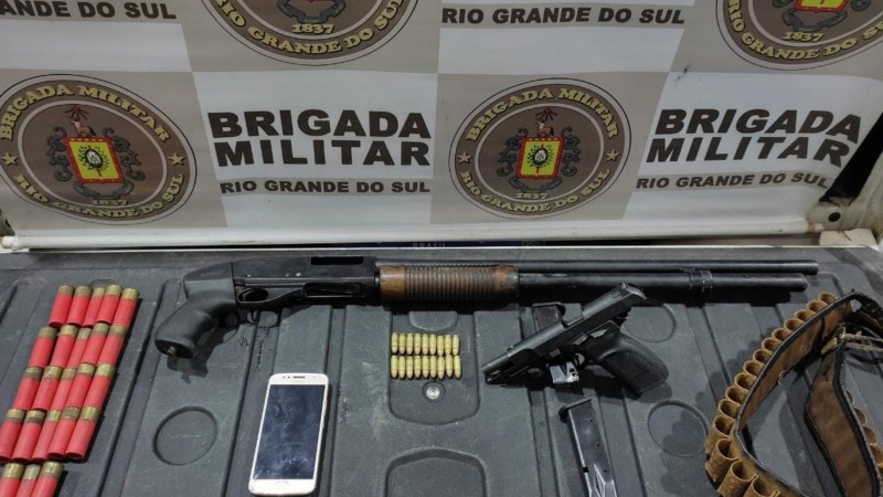 BM apreende armas no bairro Restinga 