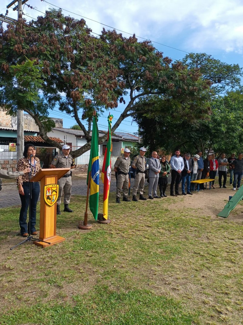 BM inaugura praça no bairro Restinga
