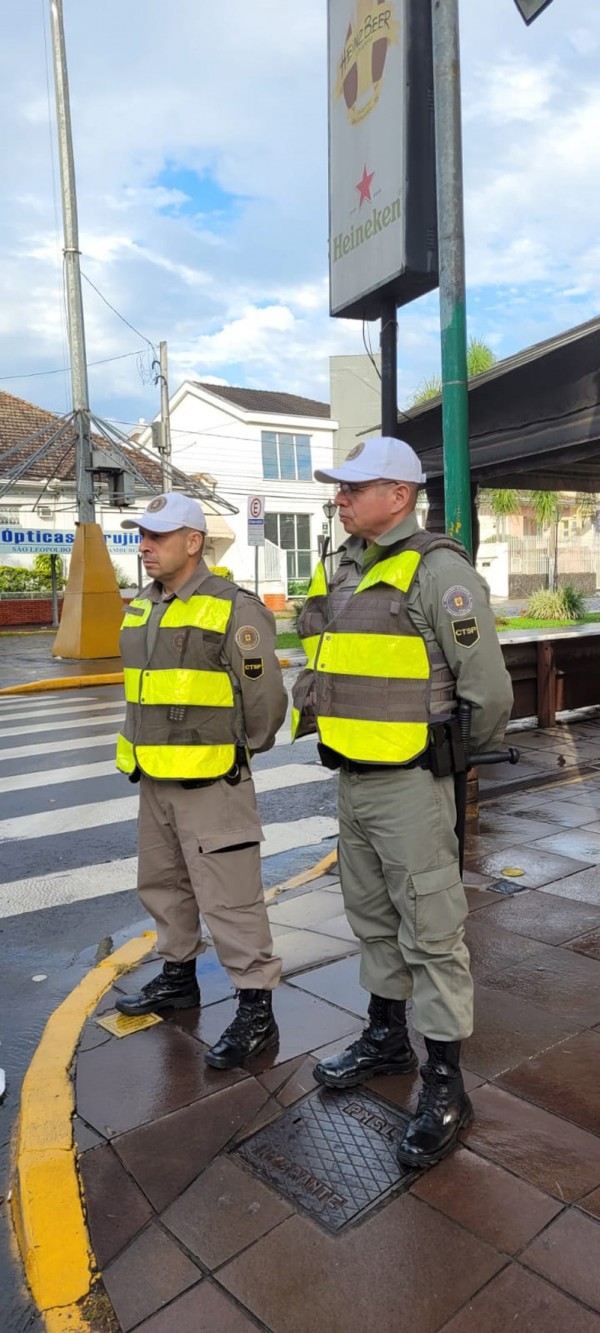 Alunos sargentos da Brigada Militar realizam ações de policiamento em São Leopoldo (1)