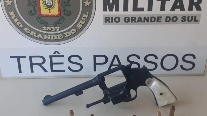 Brigada Militar prende homem por porte ilegal de arma de fogo em Três Passos