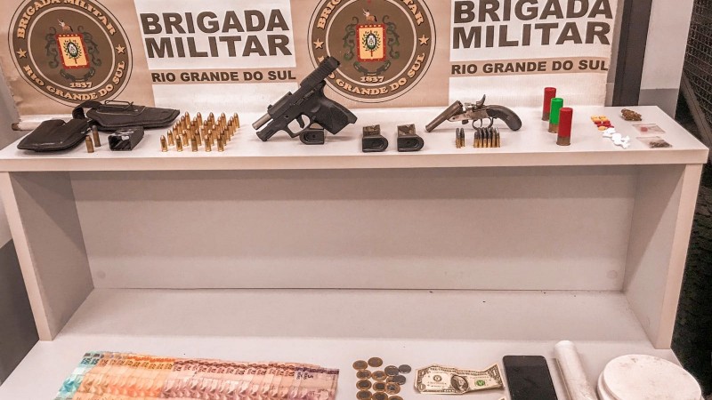 Drogas e armas apreendidas