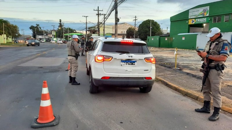 A operação foi desenvolvida através da realização de abordagens, barreiras e ações de visibilidade policial.