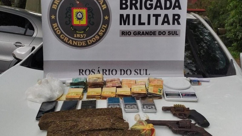 bastante drogas, dinheiro balanças de precisão