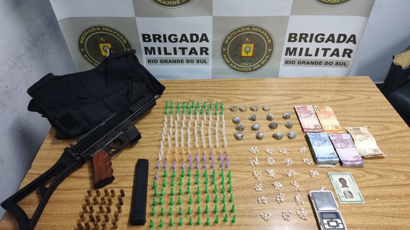 Arma, drogas, munições e dinheiro apreendidos em Canoas