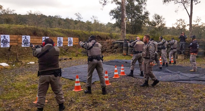 Efetivo do 25º BPM recebe treinamento com fuzil 5,56 (2)