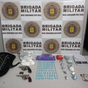 Armas e drogas apreendidas em Rio Grande 