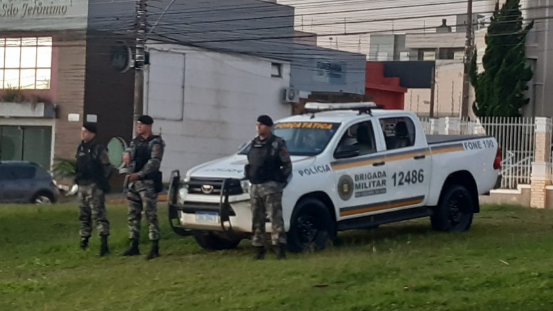 A estratégia consiste em atividades integradas as forças de segurança, por meio de operações, e atividades de policiamento 