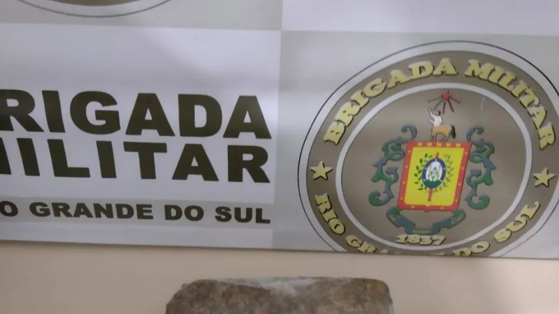 Brigada Militar prende dois homens por tr&aacute;fico de drogas em Tr&ecirc;s Passos dia 26 05