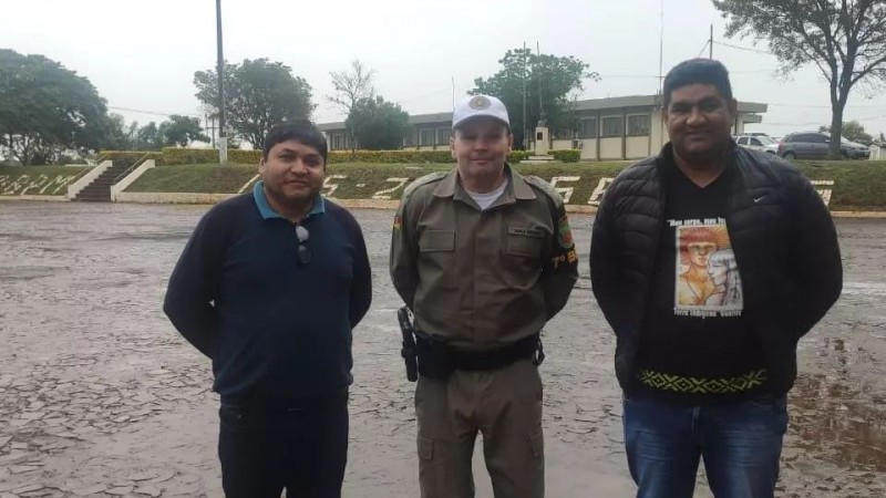 Comandante do 7&deg; BPM recebe lideran&ccedil;as ind&iacute;genas em Tr&ecirc;s Passos