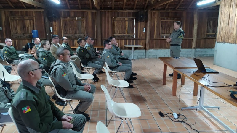 oficiais durante a reunião tática CRPO VRS