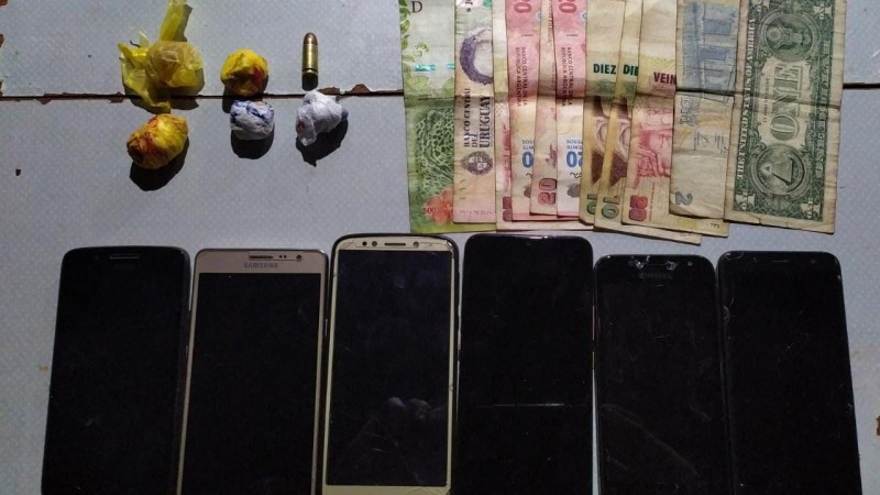 celulares, dinheiro e porções de drogas