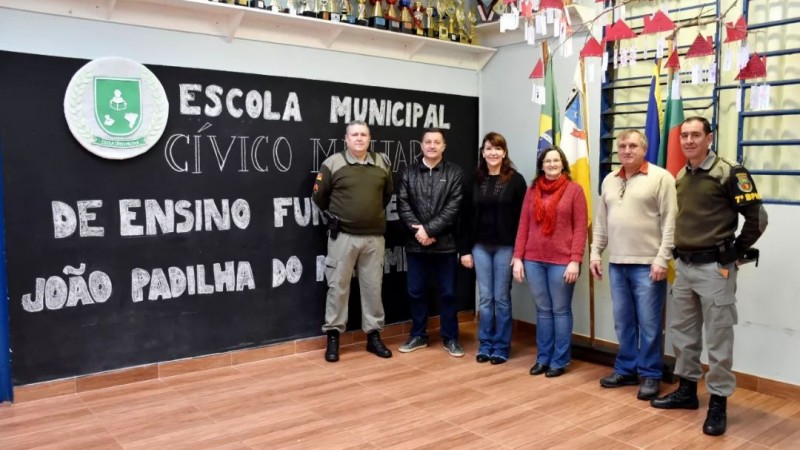 Tr&ecirc;s Passos d&aacute; in&iacute;cio as atividades da Escola C&iacute;vico Militar