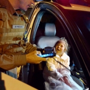 Menina é surpreendida pela BM de São Leopoldo em festa de aniversário (3)