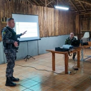 Cap durante instrução