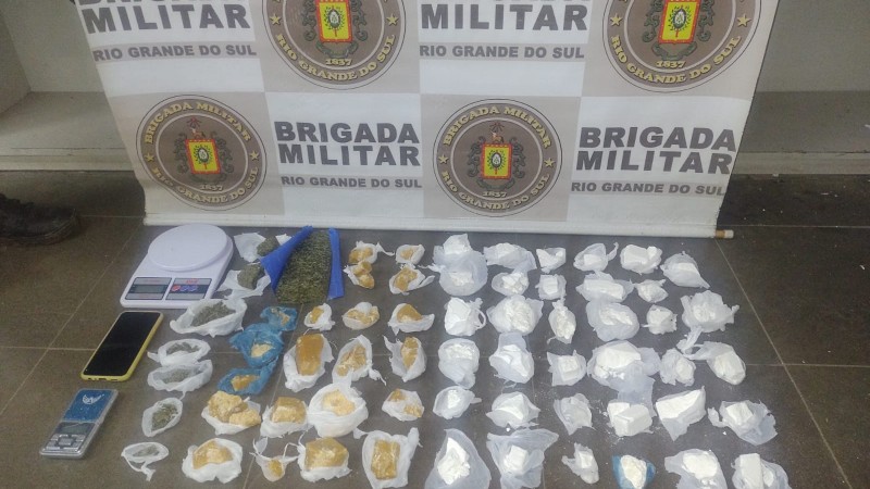 maconha, crack, cocaína, balança de precisão.
