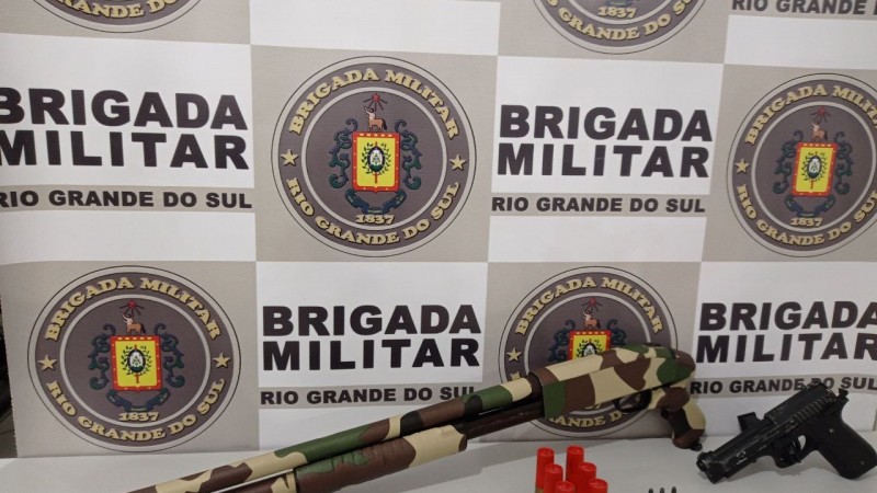 Apreensão de dois menores e duas armas de fogo