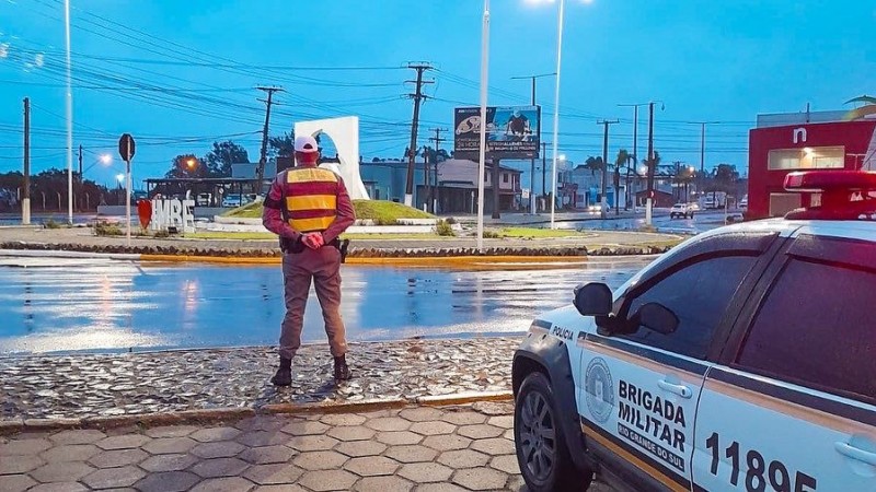 Policial em ponto-base em Imb&eacute;