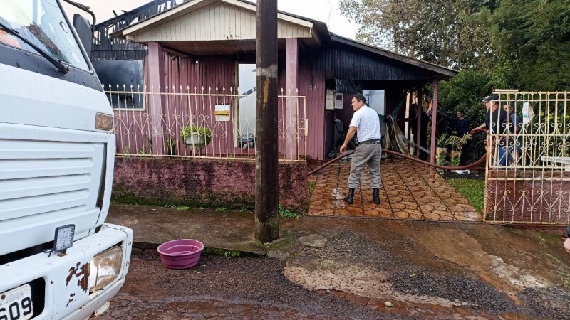 Brigada Militar presta apoio em combate a inc&ecirc;ndio na cidade de Santo Augusto