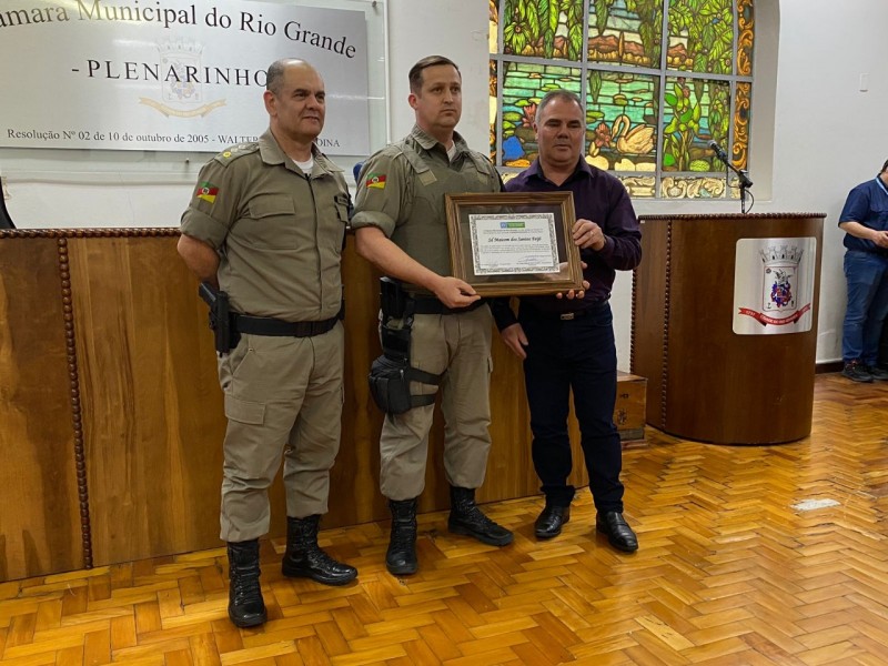 PMs são homenageados em Rio Grande