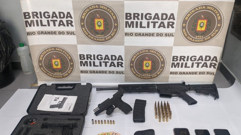 Brigada Militar prende quatro indivíduos e apreende armas, após troca de tiros