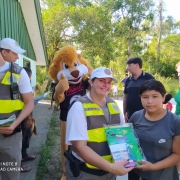 Proerd entrega material escolar em aldeia indigena em Torres