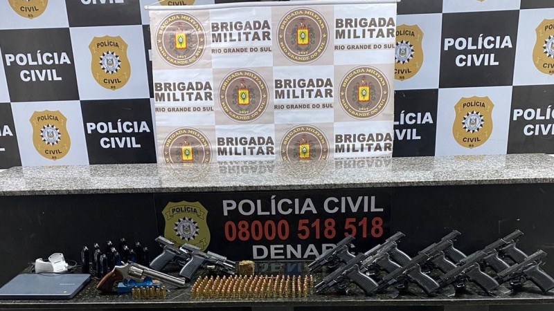 Durante a ação, 14 armas de fogo foram apreendidas.