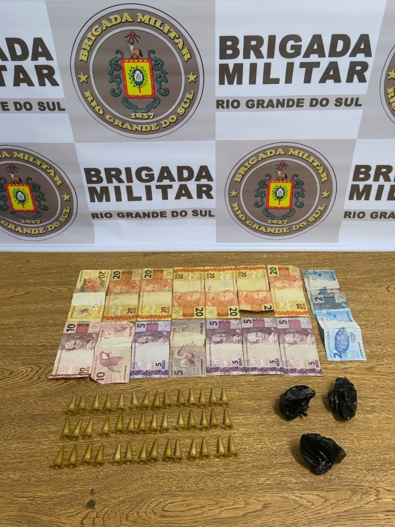 drogas e dinheiro apreendidos