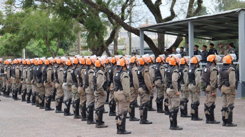 Formandos do curso de operações de choque no dispositivo.
