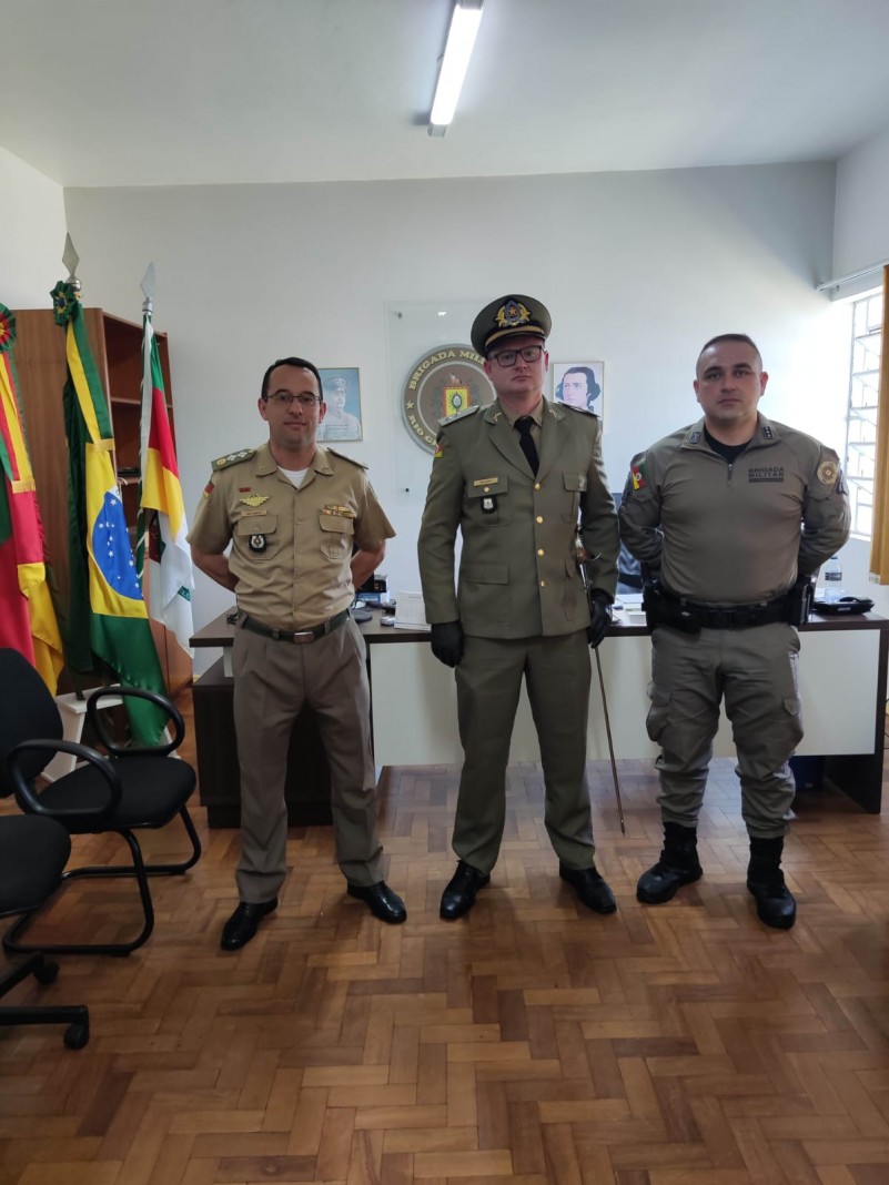 NOVO COMANDANTE DE GUARANI DAS MISSÕES TEN PETRY, COMANDANTE DO 7ºRPMon MAJOR COPETTI E SUBCOMANDANTE DO 7ºRPMon CAPITÃO GONÇALVES