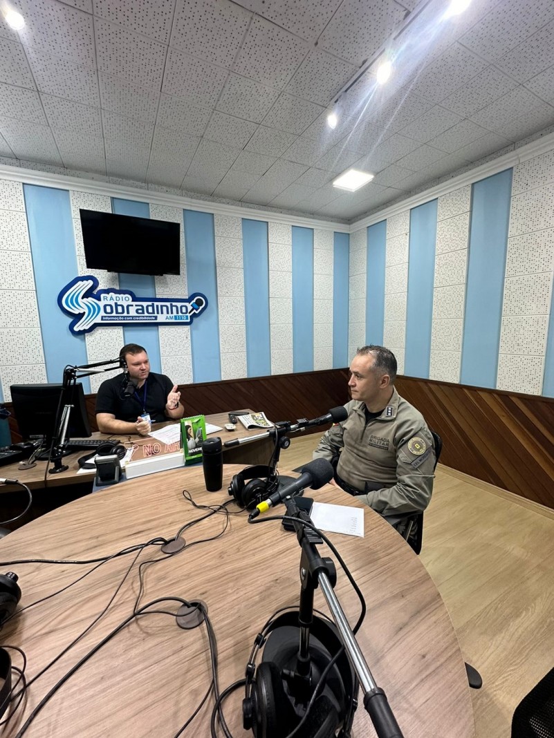 Concede entrevista na Rádio de Sobradinho