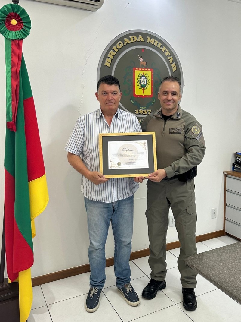 Com a Honraria Felix Invicta na mão