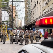 BM grava flashmob natalino no Centro de Porto Alegre 