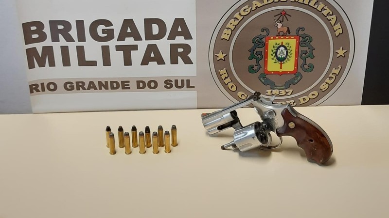 Comando Rodoviário prende homem por porte ilegal de arma de fogo de uso restrito em Encruzilhada do Sul