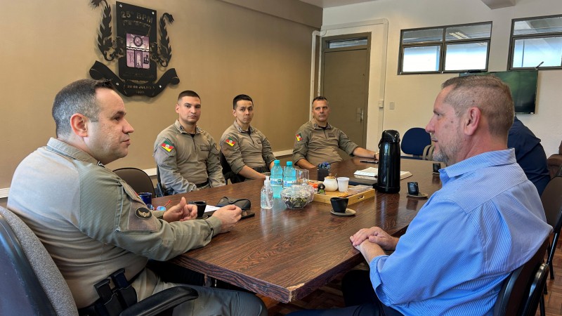 reunião entre comandante e prefeito eleito de são leopoldo
